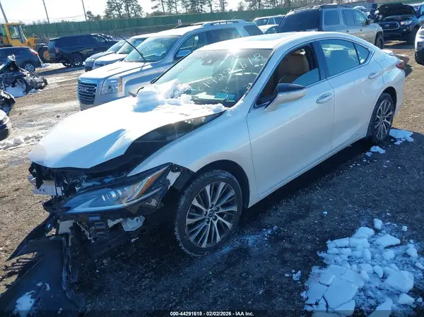 58AD11D10MU003250 2021 LEXUS ES - Image 2