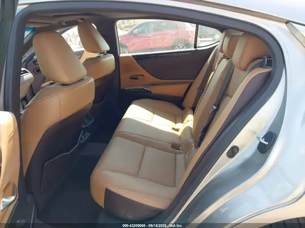 58AD11D10MU004222 2021 LEXUS ES - Image 8