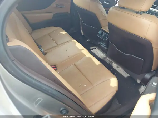 58AD11D11MU002155 2021 LEXUS ES - Image 8