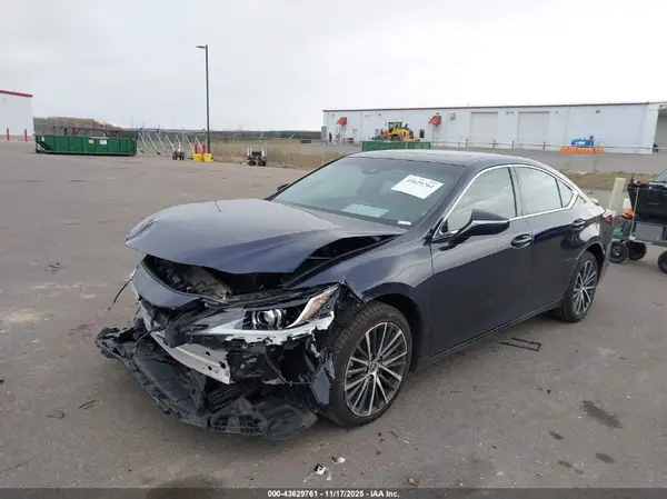 58AD11D14NU010042 2022 LEXUS ES - Image 2