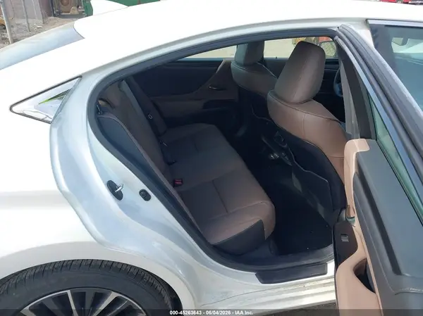 58AD11D16RU013062 2024 LEXUS ES - Image 8