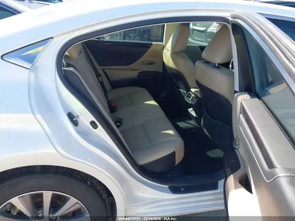 58AD11D17MU004217 2021 LEXUS ES - Image 8