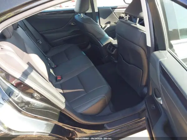 58AD11D17MU008090 2021 LEXUS ES - Image 8