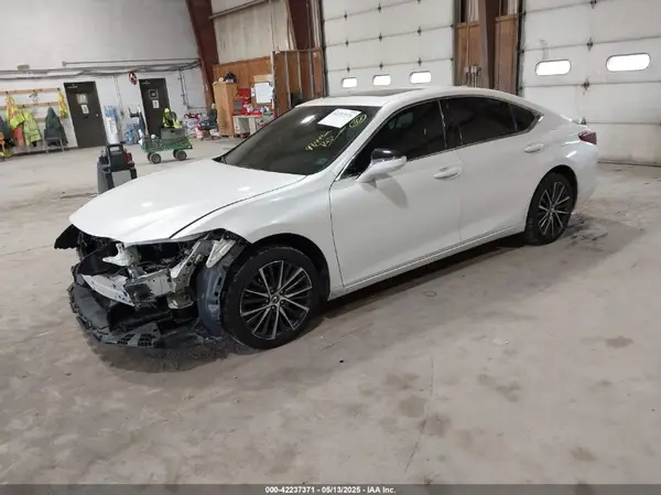58AD11D17NU009340 2022 LEXUS ES - Image 2