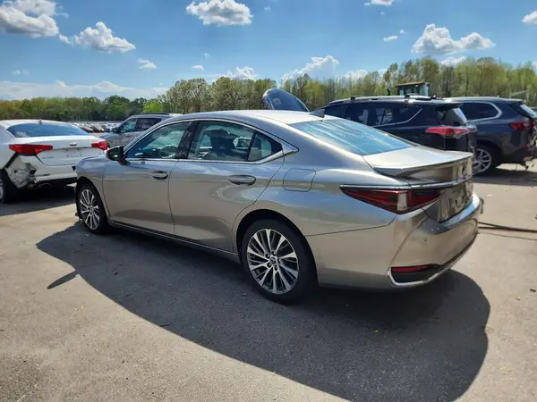 58AD11D18MU005070 2021 LEXUS ES - Image 2