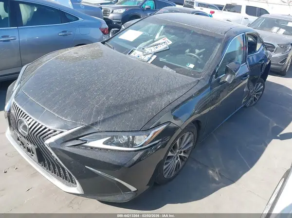 58AD11D18MU007854 2021 LEXUS ES - Image 2