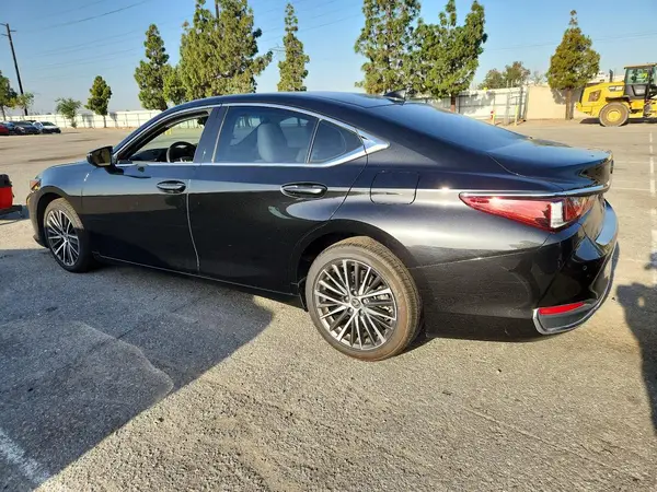 58AD11D18NU008455 2022 LEXUS ES - Image 2