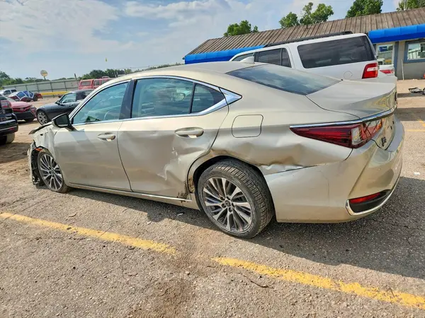 58AD11D19MU005269 2021 LEXUS ES - Image 2