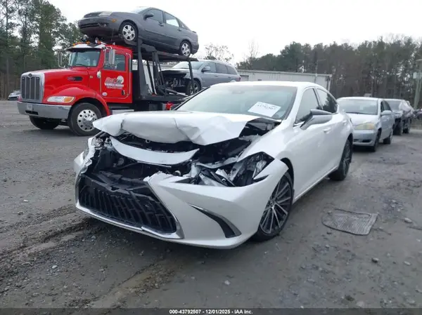 58AD11D19NU010375 2022 LEXUS ES - Image 2