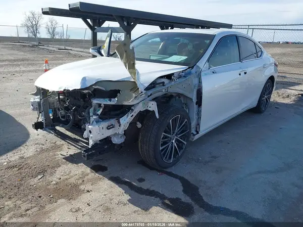 58AD11D1XNU009008 2022 LEXUS ES - Image 2