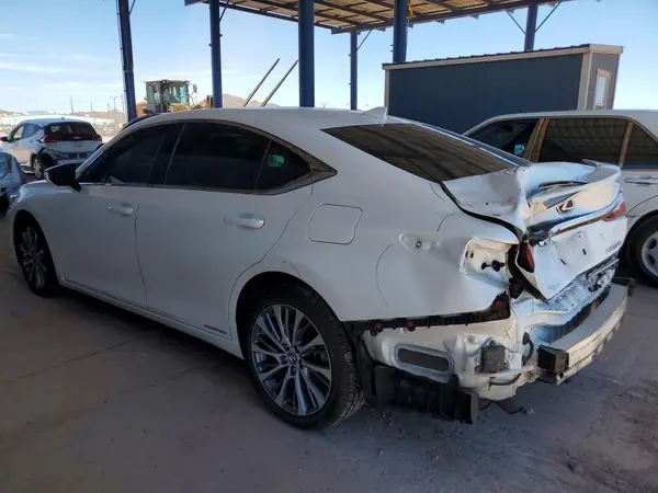 58AD21B11LU010609 2020 LEXUS ES - Image 2