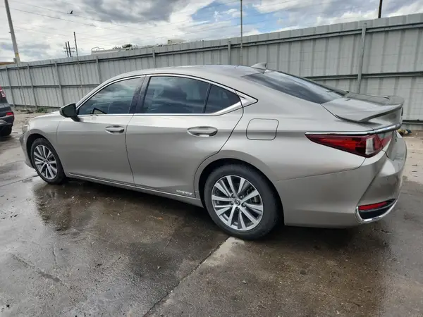 58AD21B12LU005158 2020 LEXUS ES - Image 2