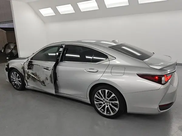 58AD21B12LU008920 2020 LEXUS ES - Image 2