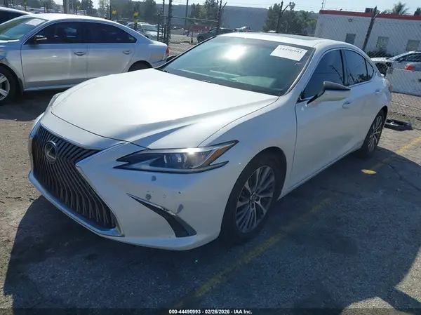 58AD21B12LU009565 2020 LEXUS ES - Image 2