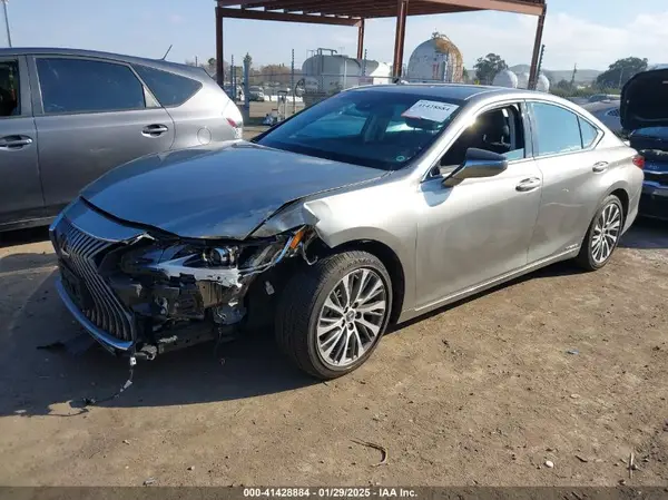 58AD21B13LU008425 2020 LEXUS ES - Image 2