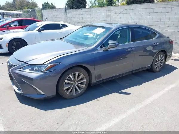 58AD21B14LU004965 2020 LEXUS ES - Image 2