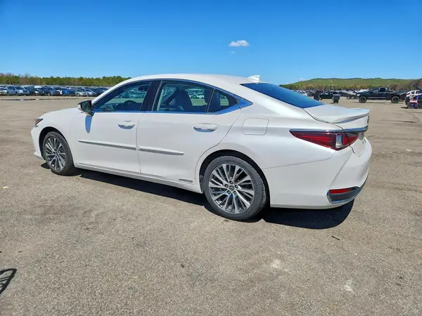 58AD21B14LU005601 2020 LEXUS ES - Image 2