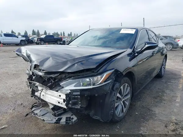 58AD21B15LU004540 2020 LEXUS ES - Image 2