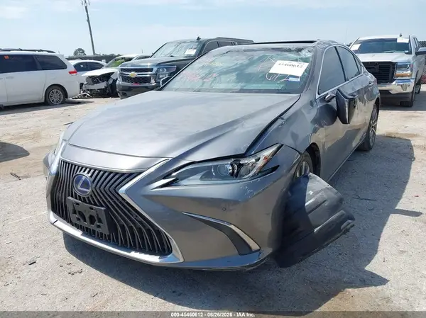 58AD21B15LU008037 2020 LEXUS ES - Image 2