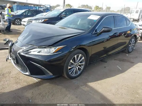 58AD21B15LU008460 2020 LEXUS ES - Image 2