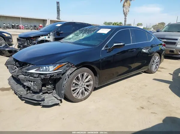 58AD21B15LU009138 2020 LEXUS ES - Image 2