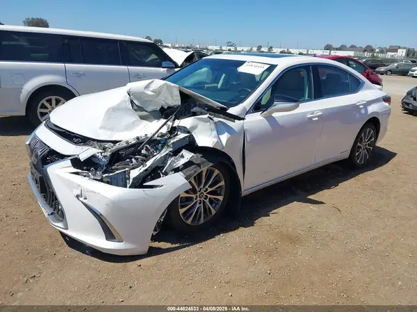 58AD21B15LU009396 2020 LEXUS ES - Image 2