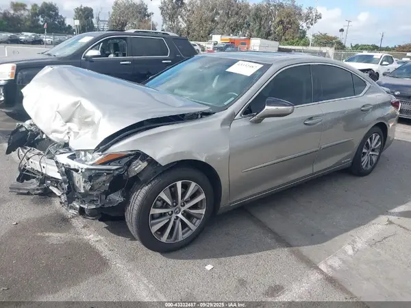 58AD21B16LU007981 2020 LEXUS ES - Image 2