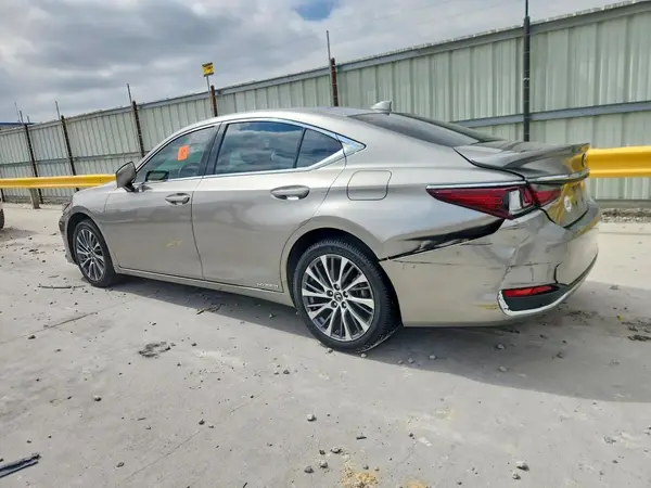58AD21B17LU004510 2020 LEXUS ES - Image 2