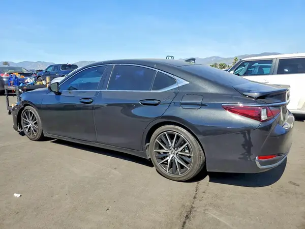 58AD21B17LU004815 2020 LEXUS ES - Image 2