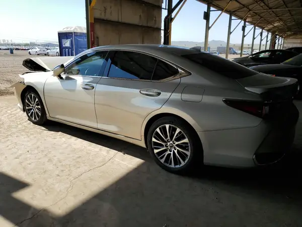 58AD21B17LU005849 2020 LEXUS ES - Image 2
