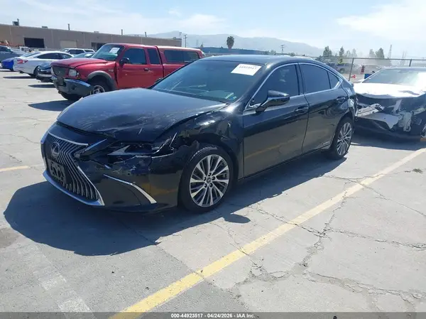58AD21B18LU008209 2020 LEXUS ES - Image 2