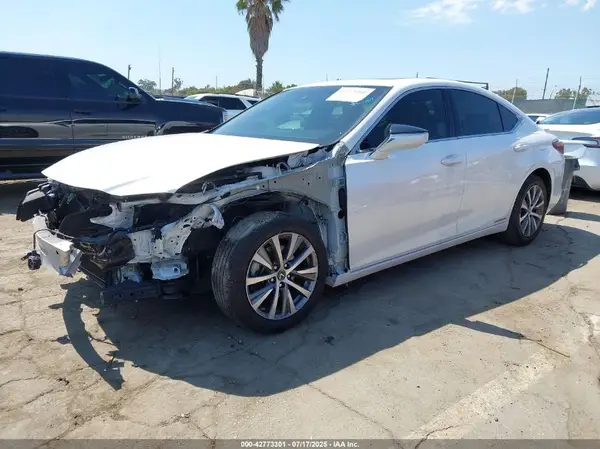 58AD21B19LU004900 2020 LEXUS ES - Image 2