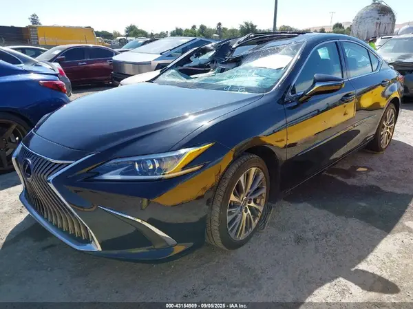58AD21B19LU009773 2020 LEXUS ES - Image 2