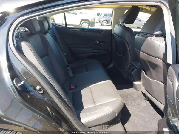 58AD21B19LU009773 2020 LEXUS ES - Image 8