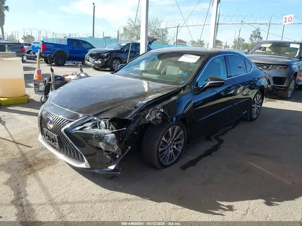 58AD21B19LU011717 2020 LEXUS ES - Image 2