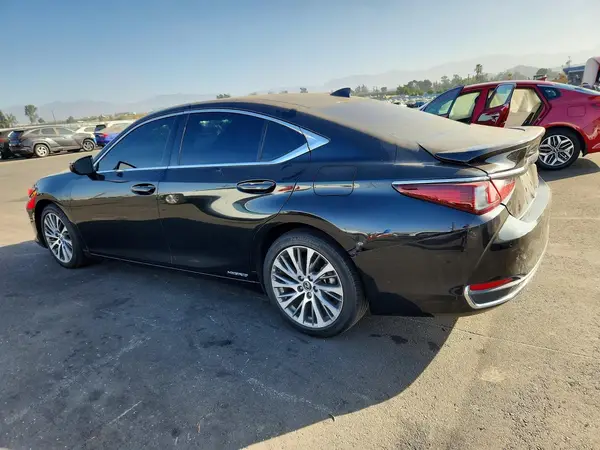 58AD21B19LU012060 2020 LEXUS ES - Image 2
