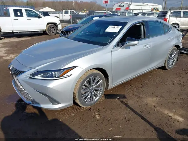 58AD21B1XLU008647 2020 LEXUS ES - Image 2