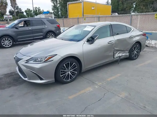 58AD21B1XLU009118 2020 LEXUS ES - Image 2