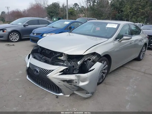 58ADA1C10MU005632 2021 LEXUS ES - Image 2