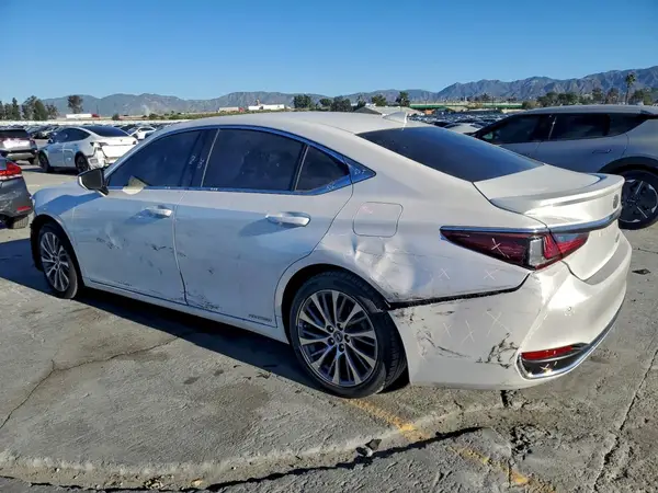 58ADA1C10MU005890 2021 LEXUS ES - Image 2