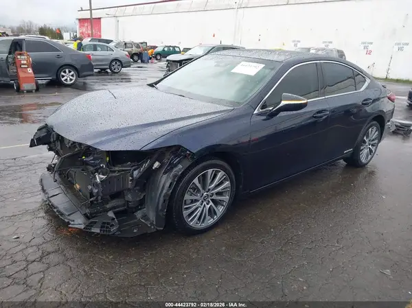58ADA1C10MU010183 2021 LEXUS ES - Image 2