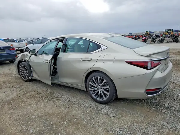 58ADA1C10MU011611 2021 LEXUS ES - Image 2