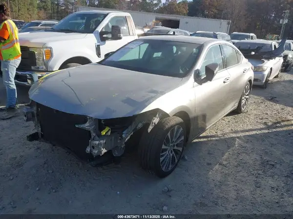 58ADA1C10MU011978 2021 LEXUS ES - Image 2