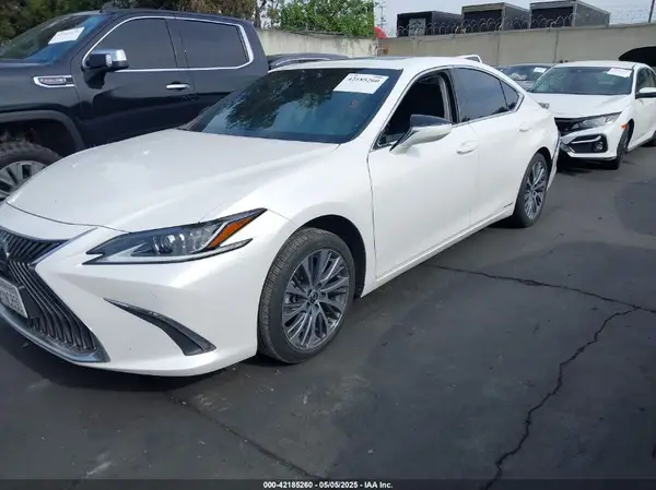 58ADA1C10MU012810 2021 LEXUS ES - Image 2