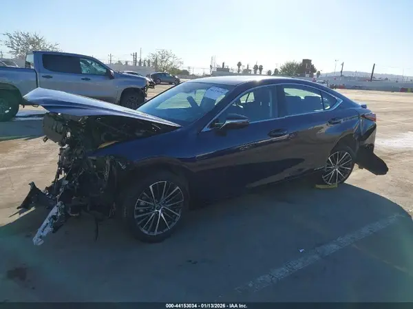 58ADA1C10NU015742 2022 LEXUS ES - Image 2
