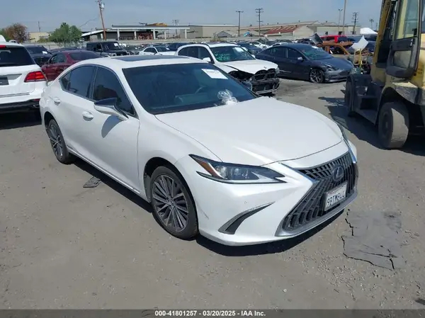 58ADA1C10NU021816 2022 LEXUS ES - Image 1