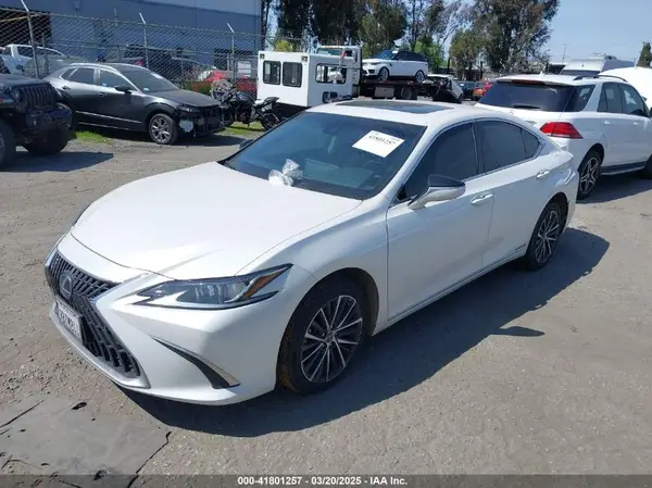 58ADA1C10NU021816 2022 LEXUS ES - Image 2