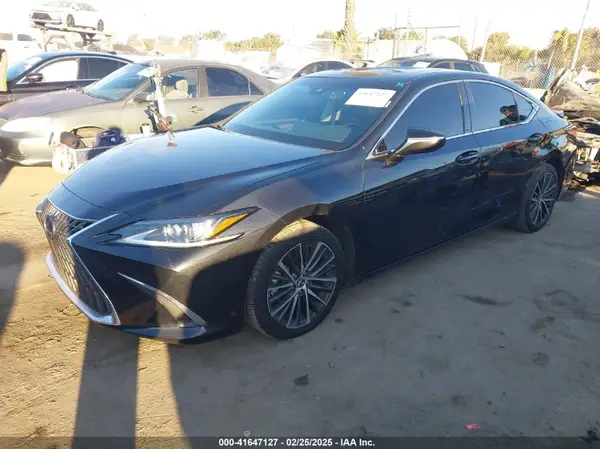58ADA1C10NU022528 2022 LEXUS ES - Image 2