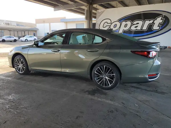 58ADA1C10PU033161 2023 LEXUS ES - Image 2