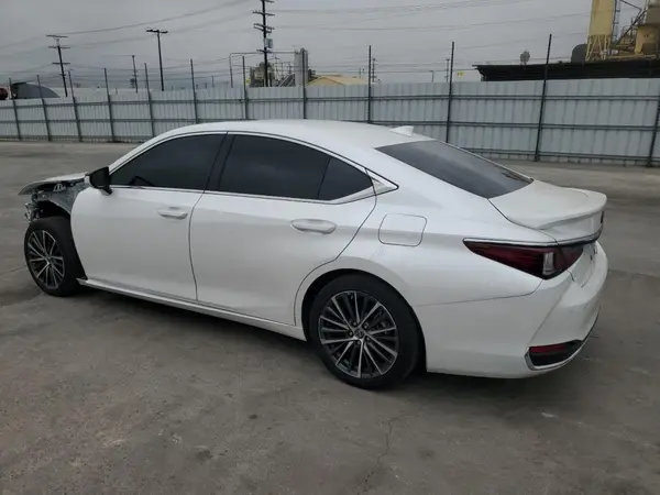 58ADA1C10RU039965 2024 LEXUS ES - Image 2